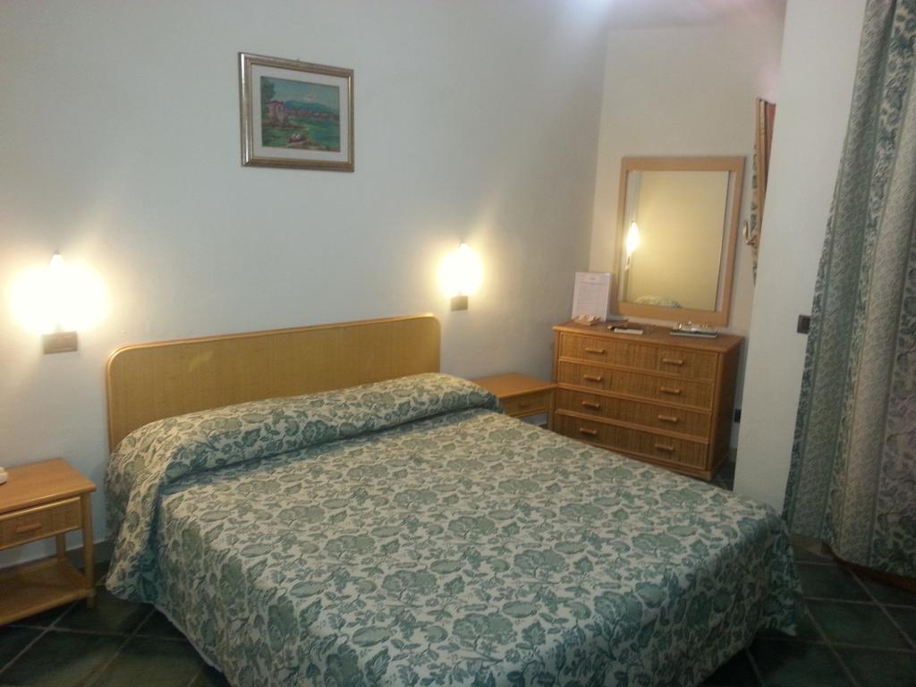 Hotel Danila Портоферайо Стая снимка